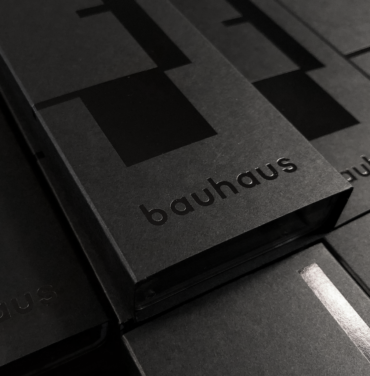 Bauhaus pone a la venta un reloj por el World Goth Day