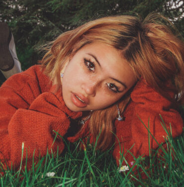 Beabadoobee anuncia “Last Day On Earth” junto a Matty Healy