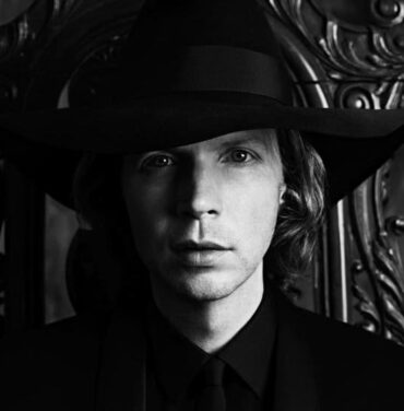 Escucha la versión completa de 