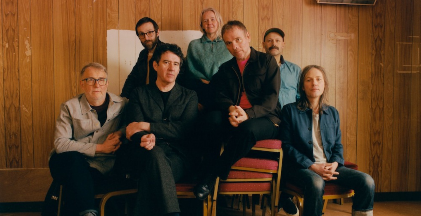 Belle and Sebastian estrena “If They're Shooting at You”
