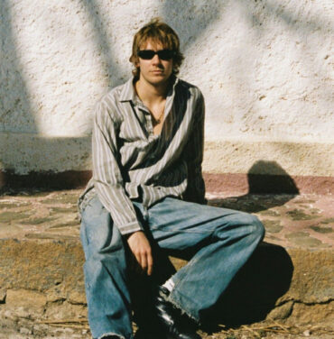 Escucha “Antoniet” de BERNARDA