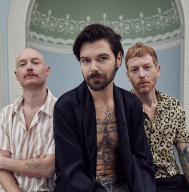 Biffy Clyro presenta su sencillo “Tiny Indoor Fireworks”