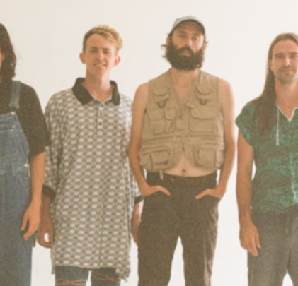 Big Thief publica nuevo sencillo titulado: “Simulation Swarm”