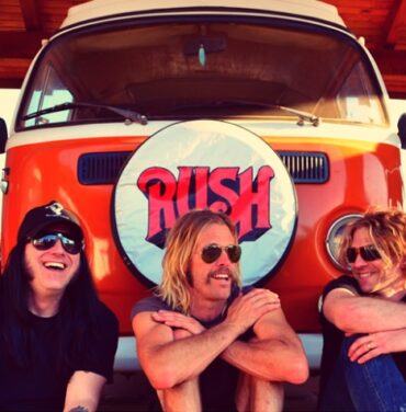 Escucha el primer sencillo de The Birds Of Satan