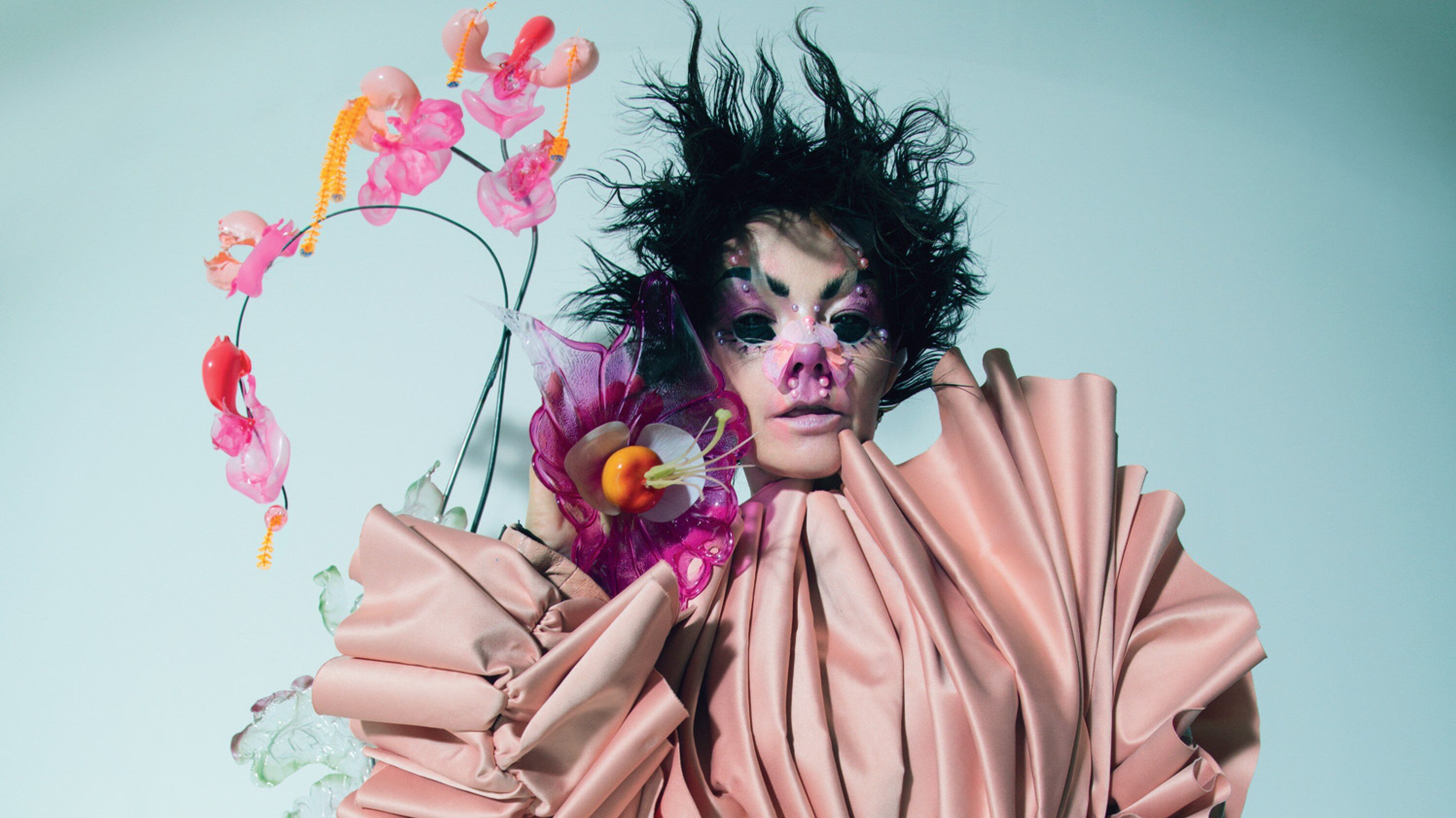 Björk comparte dos nuevas versiones de 