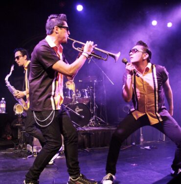 Los Locos del Ritmo + Los Black Jacks: Cediendo la batuta del rock & roll