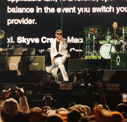 Damon Albarn se enoja con el público de Coachella 