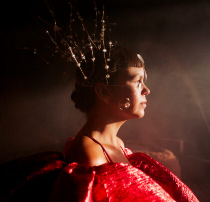 Bomba Estéreo participa en el cortometraje 'Tierra' de Fana Adjani