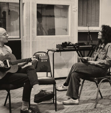 Bombay Bicycle Club estrena versión acústica para “Let You Go”