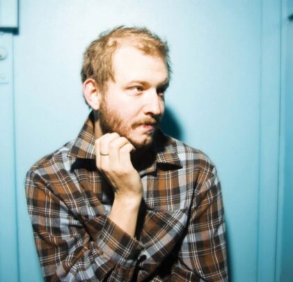 Bon Iver lanza video de conferencia de prensa