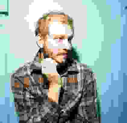 Bon Iver lanza video de conferencia de prensa