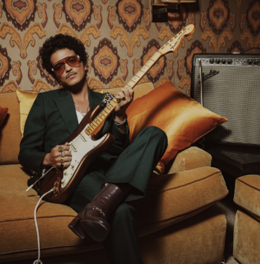 Fender lanza Stratocaster en colaboración con Bruno Mars