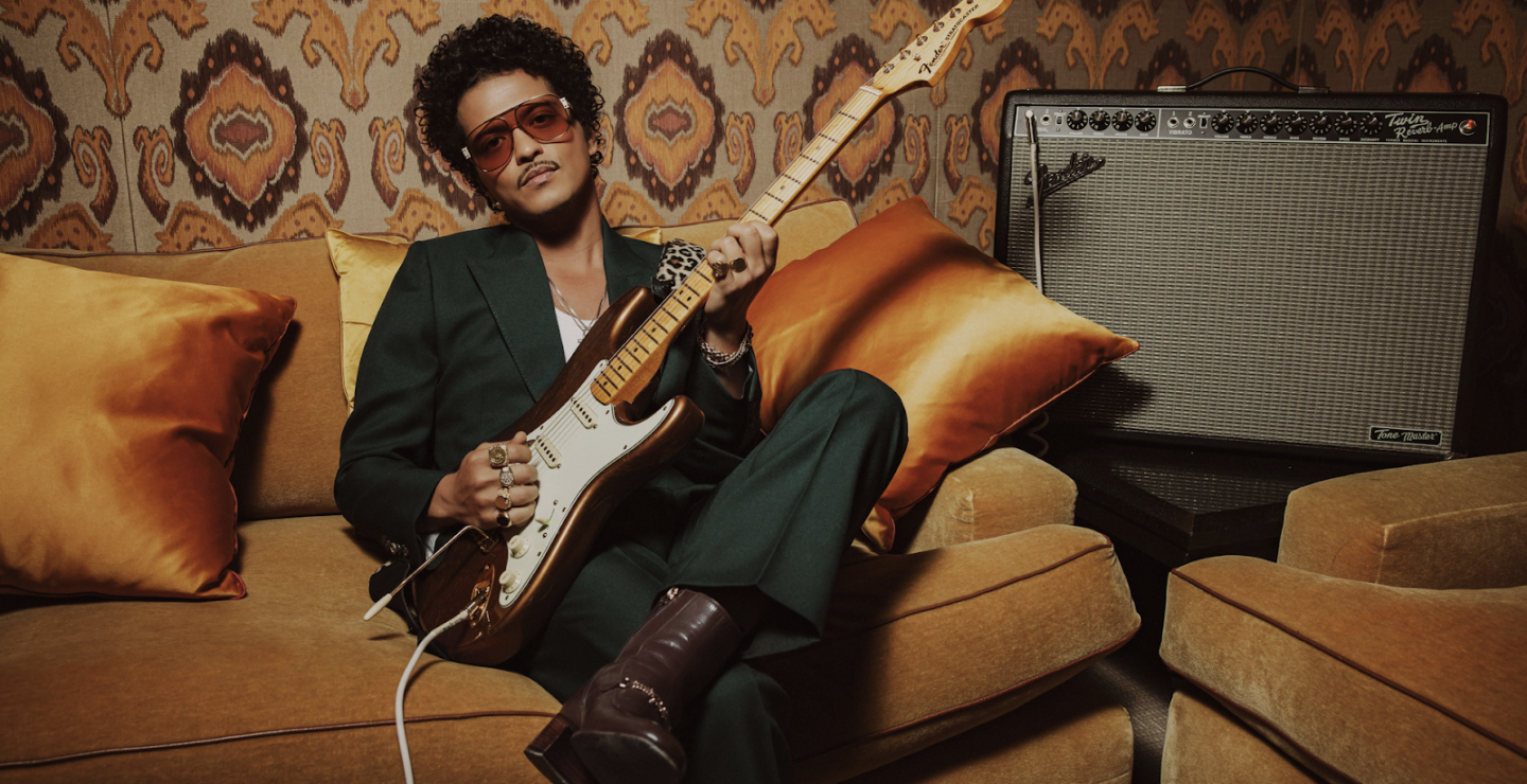 Fender lanza Stratocaster en colaboración con Bruno Mars