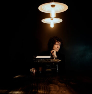Bunbury presenta su poemario, 'MicroDosis'