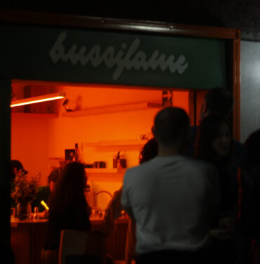 Conoce Busssifame, una barra musical en la colonia Juárez