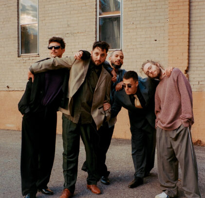 Escucha 'Forever Never Cares' de Busty and the Bass