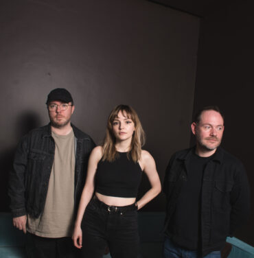 Chvrches estrena el sencillo, “Over”