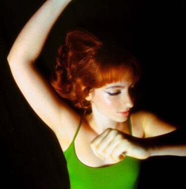 “Medias brillantes”, lo nuevo de Cabiria