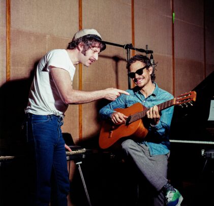 Caloncho se suma al tributo a Zoé con “Corazón Atómico”