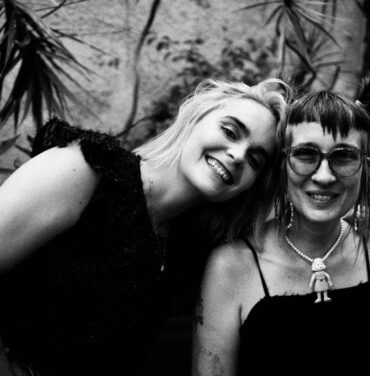 Escucha “Antes Que El Sol (Nos Queme)” de Camila Moreno y Andrea Echeverri