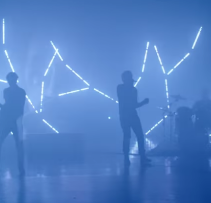 Mew envuelve con luces radiantes en su nuevo video: 