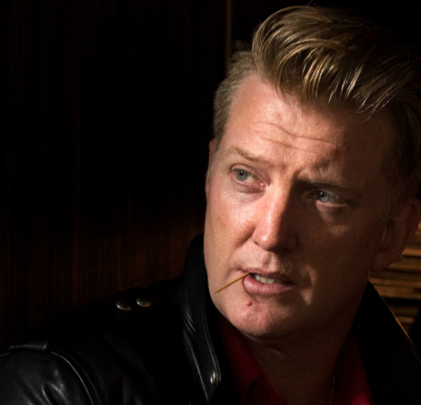 Josh Homme celebra la Navidad con música
