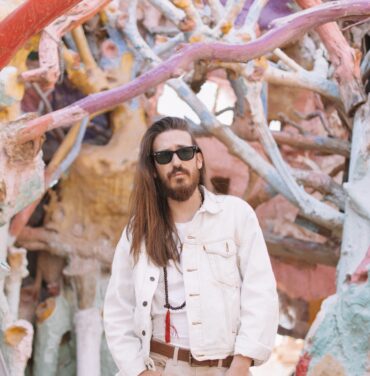 No te pierdas a Carlos Sadness en concierto online