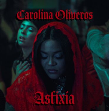 “Asfixia”, el debut solista de Carolina Oliveros (Combo Chimbita)