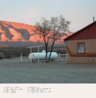 Listo el álbum debut de Cassie Ramone