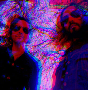 Caverna 1980 estrena 'Impostores nucleares'