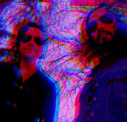 Caverna 1980 estrena 'Impostores nucleares'