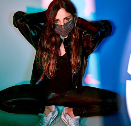 Escucha “Dale” de Ceci Bastida