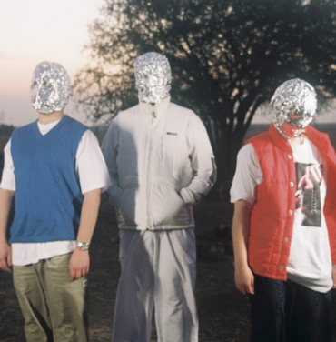 PREMIERE: Chicarica estrena “Mirada Bella” en vivo