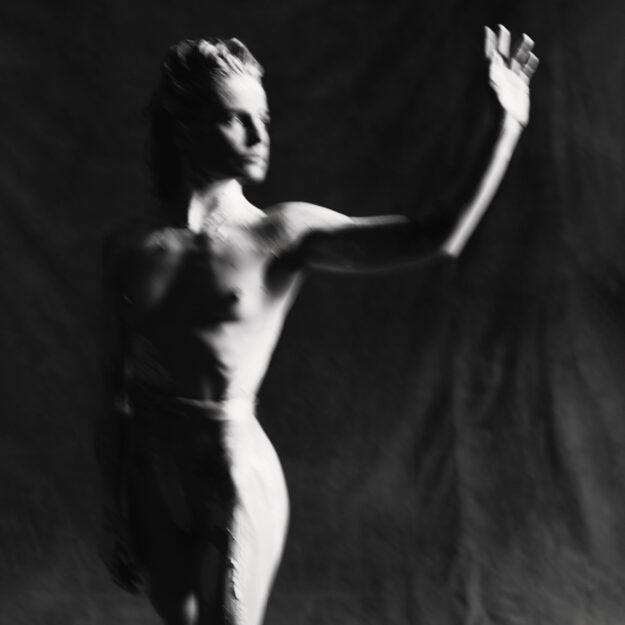 Christine and the Queens — Paranoïa, Angels, True Love