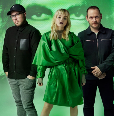 Chvrches comparte video para “How Not To Drown” junto a Robert Smith