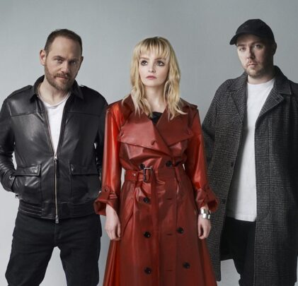 Chvrches comparte “Cry Little Sister” para la película 'Nightbooks'