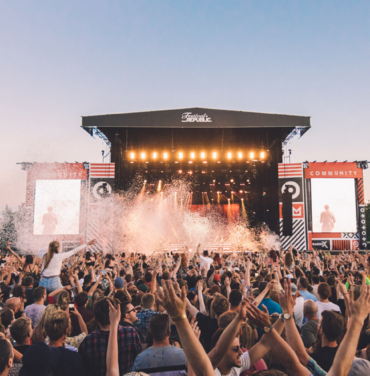 Two Door Cinema Club, The Wombats y Pale Waves encabezan el Community Festival