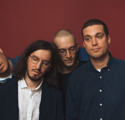 Déjate llevar por el hipnotizante rock de Corridor