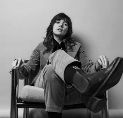 Courtney Barnett confirma nuevo álbum y estrena “Rae Street”