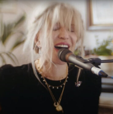 Courtney Love interpreta covers en su nueva serie de YouTube