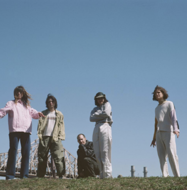 Crumb y Melody’s Echo Chamber colaboran en un sencillo