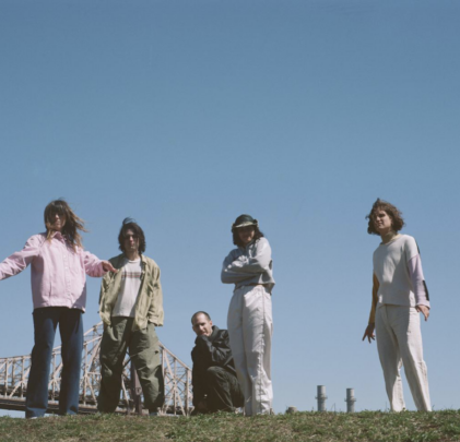 Crumb y Melody’s Echo Chamber colaboran en un sencillo