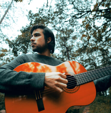 PREMIERE: Daniel Dennis lanza 