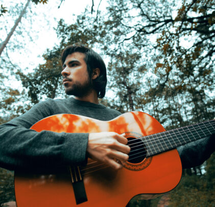 PREMIERE: Daniel Dennis lanza 