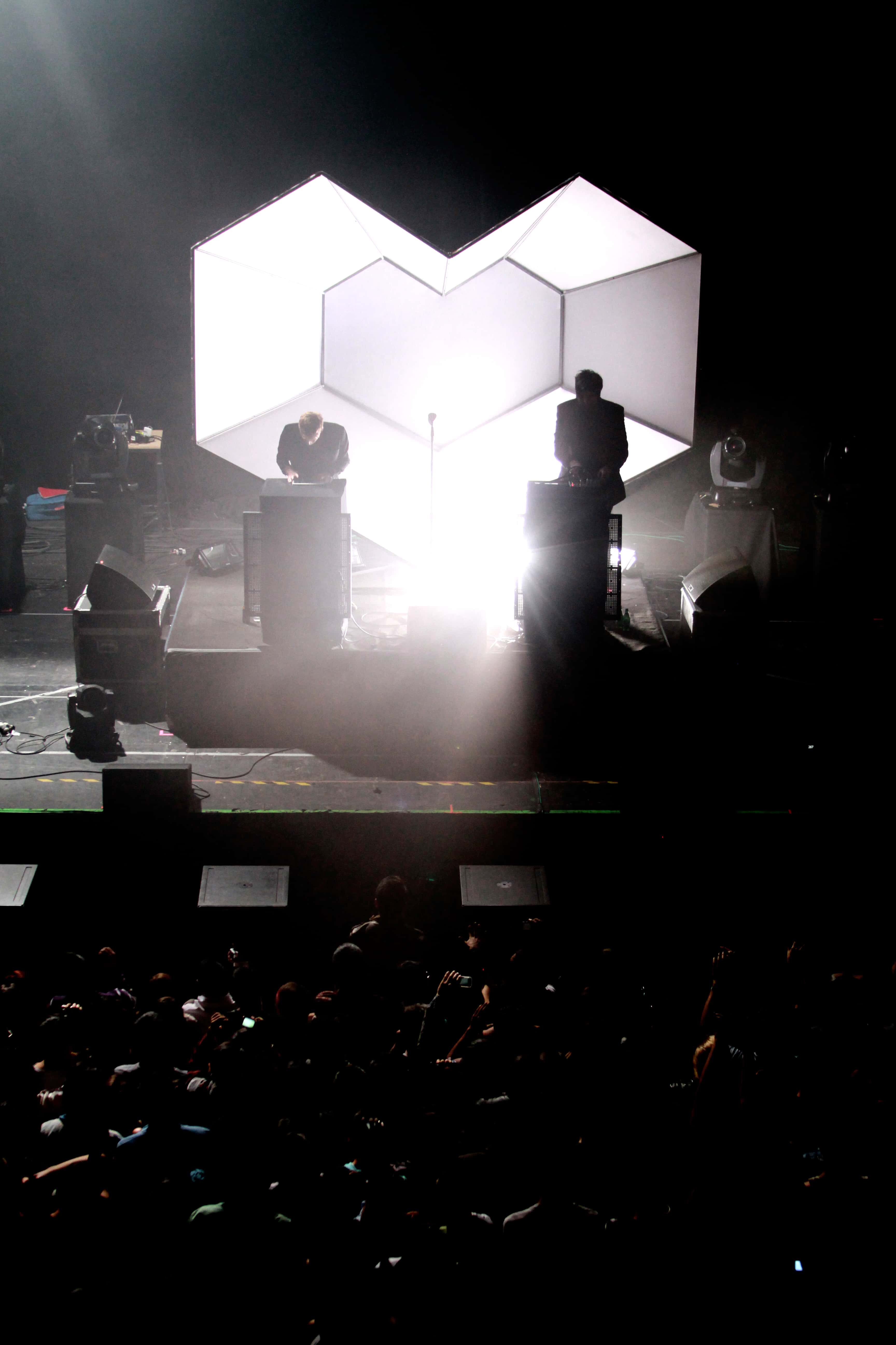 La noche en que Digitalism pagó su deuda