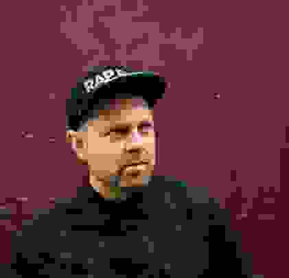 DJ Shadow estrena el lyric video para “Our Pathetic Age”