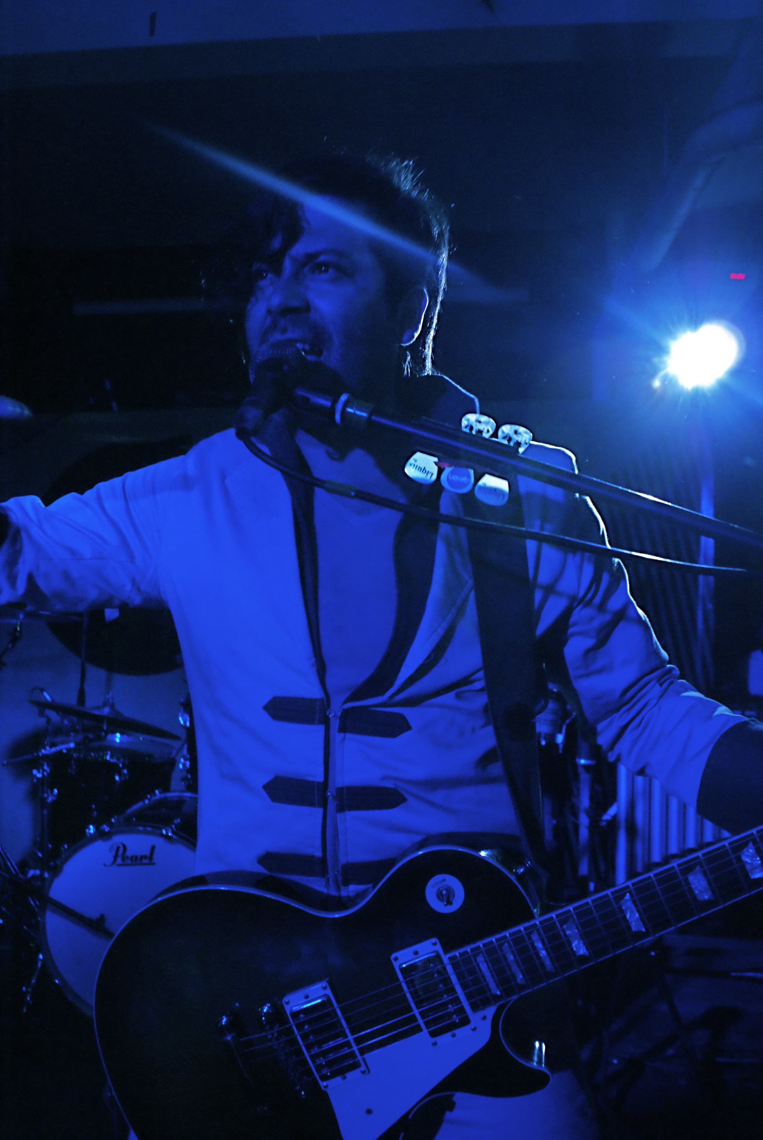 Noche empeyotada con los LIQUITS