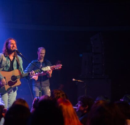 Kevin Drew: Una fiesta entre amigos