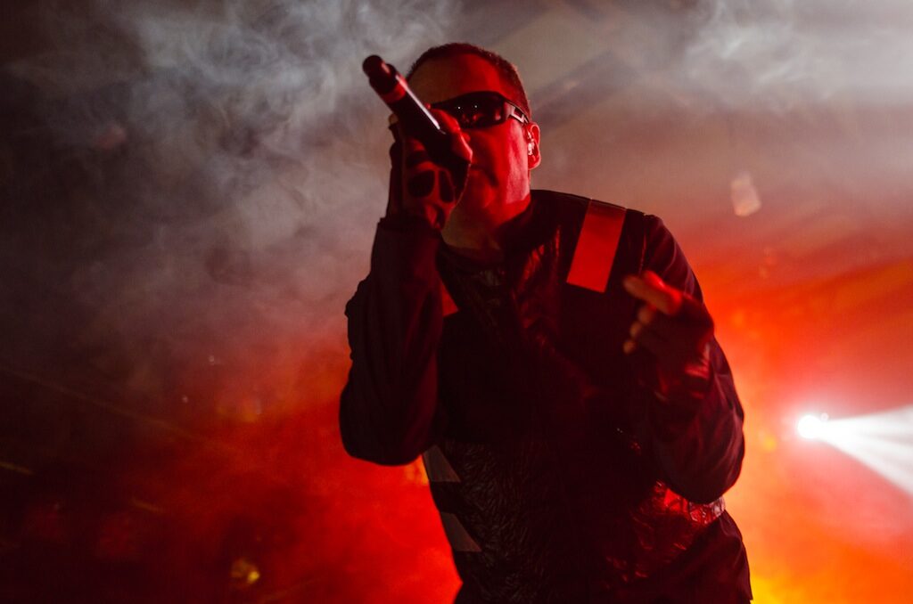 Front 242: Metrallas de música
