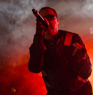 Front 242: Metrallas de música